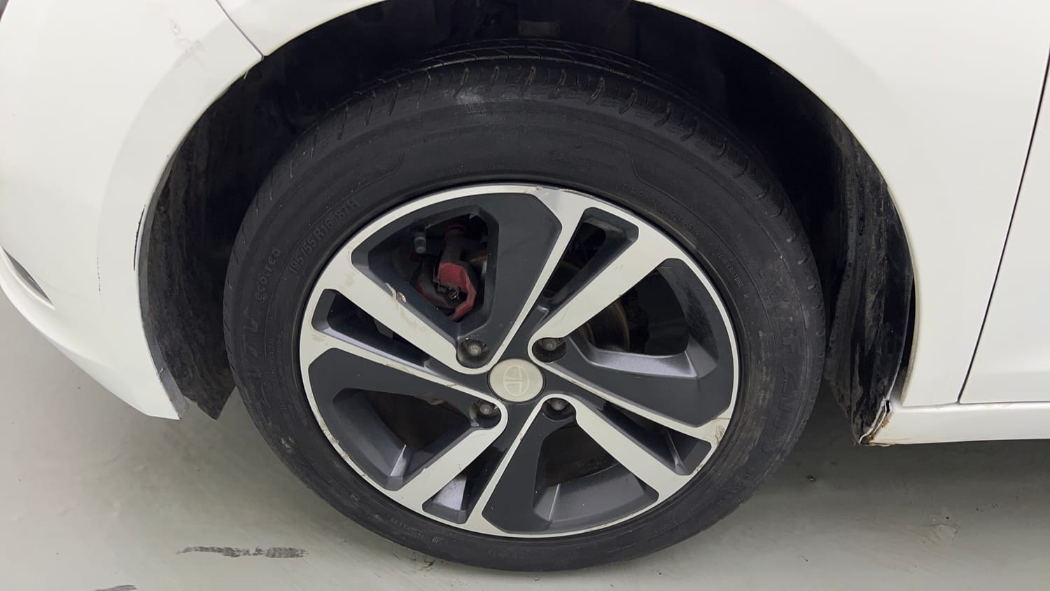 Used 2022 Tata Altroz XZ Petrol Petrol Manual tyres LEFT FRONT TYRE RIM VIEW
