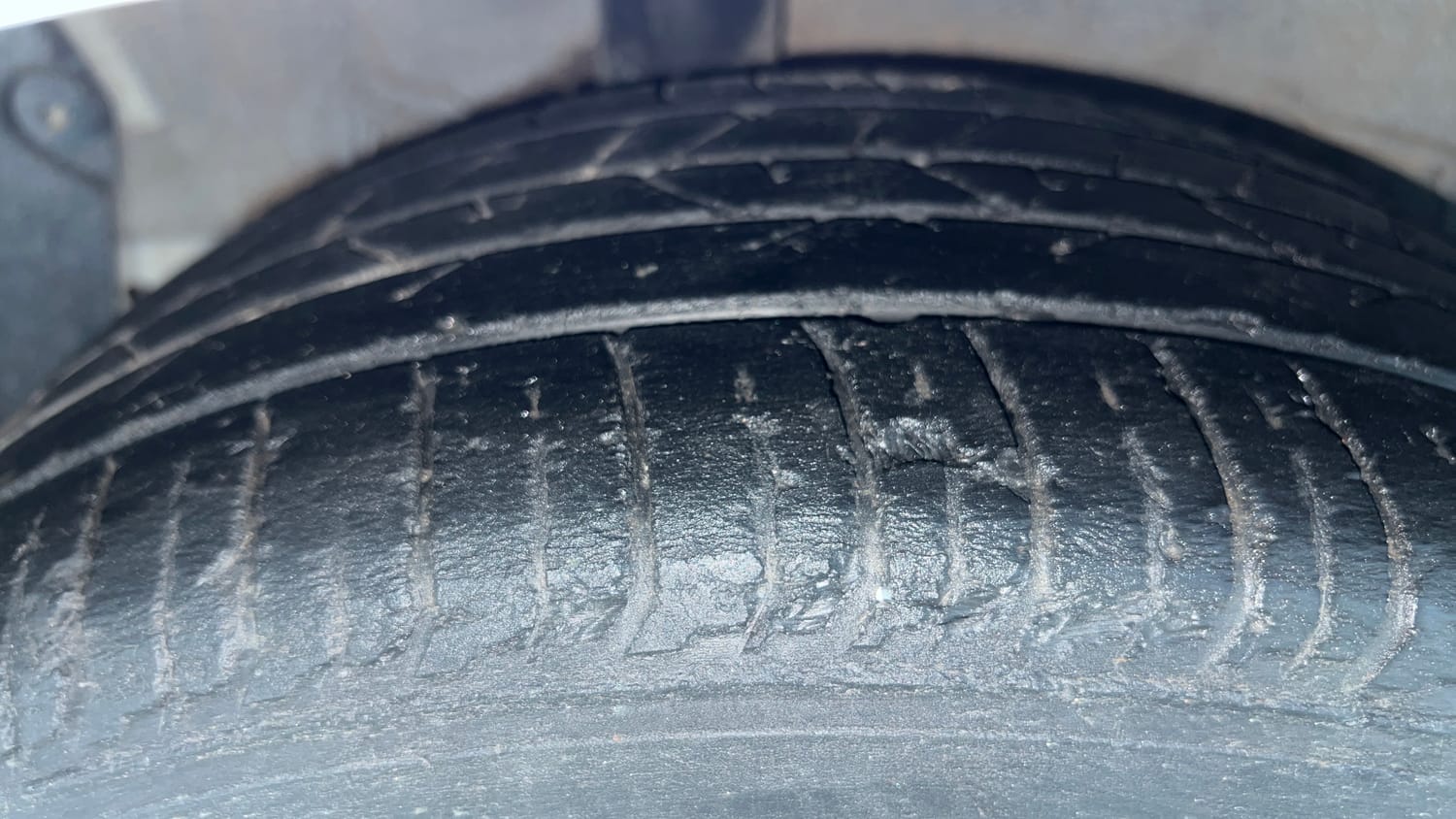 Used 2023 Hyundai i20 Asta (O) 1.2 IVT Petrol Automatic tyres RIGHT REAR TYRE TREAD VIEW