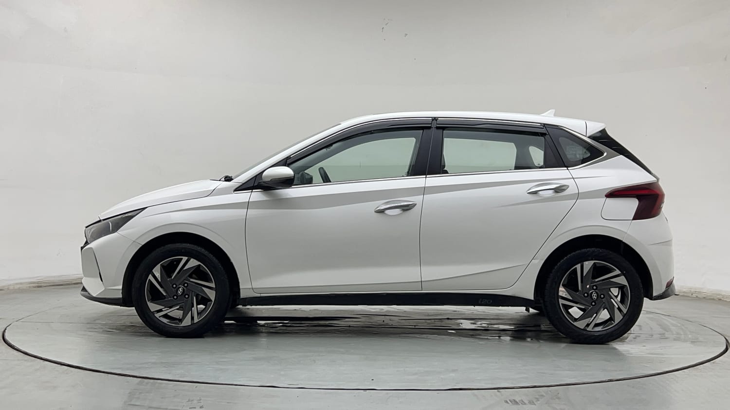 Used 2023 Hyundai i20 Asta (O) 1.2 IVT Petrol Automatic exterior LEFT SIDE VIEW