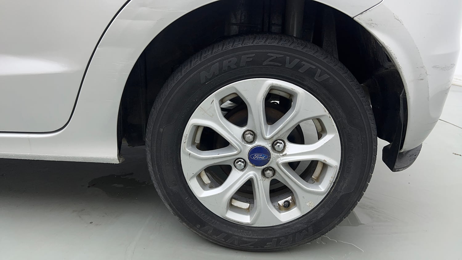 Used 2016 Ford Figo Titanium 1.2 Ti-VCT Petrol Manual tyres LEFT REAR TYRE RIM VIEW