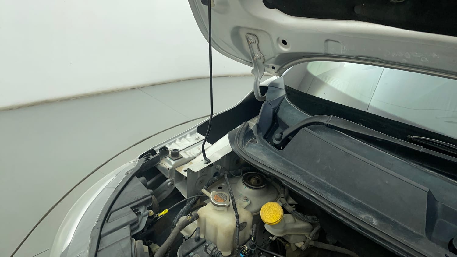 Used 2019 Renault Triber RXZ Petrol Manual engine ENGINE RIGHT SIDE HINGE & APRON VIEW