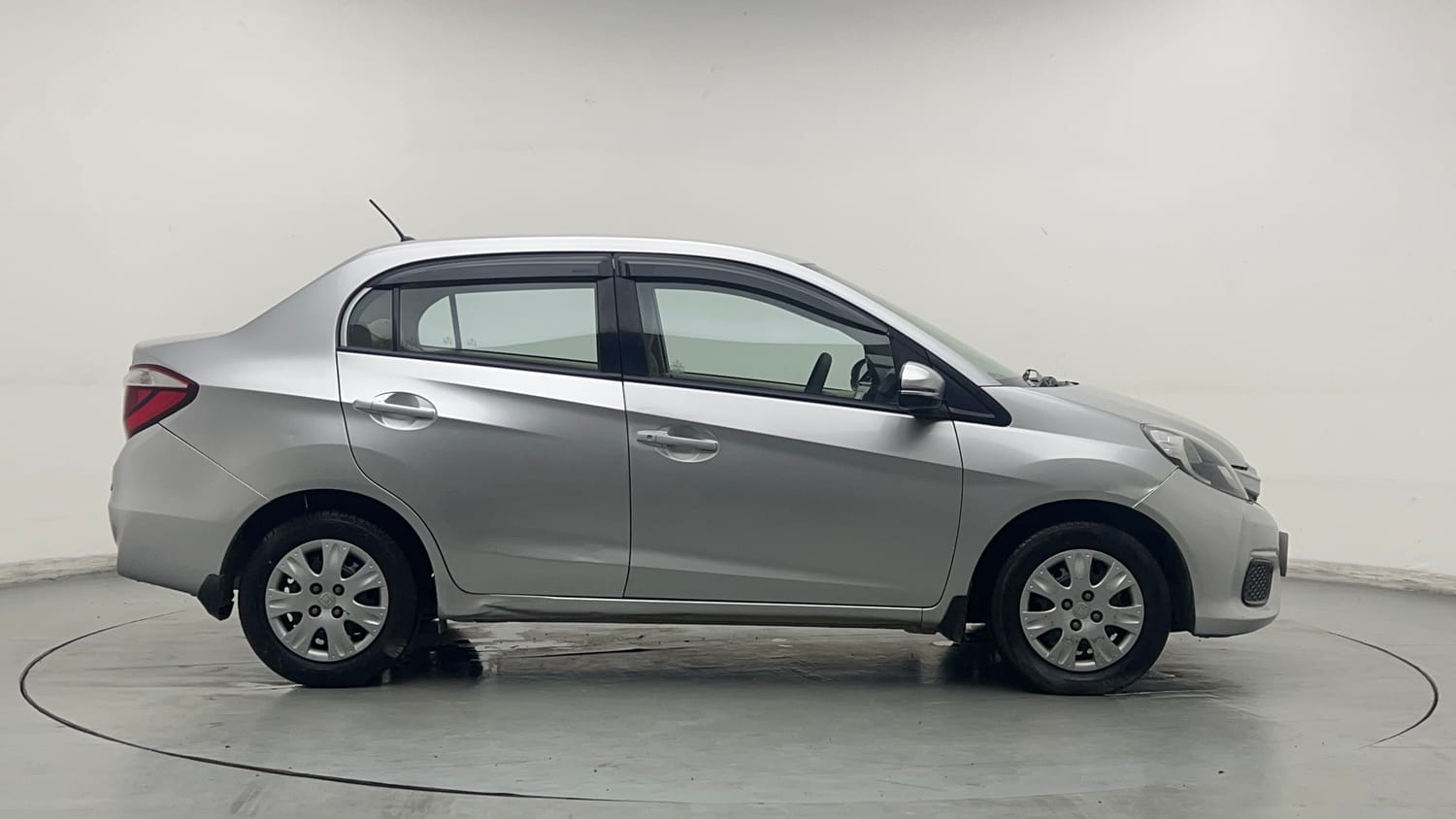 Used 2016 Honda Amaze 1.2 SX i-VTEC Petrol Manual exterior RIGHT SIDE VIEW