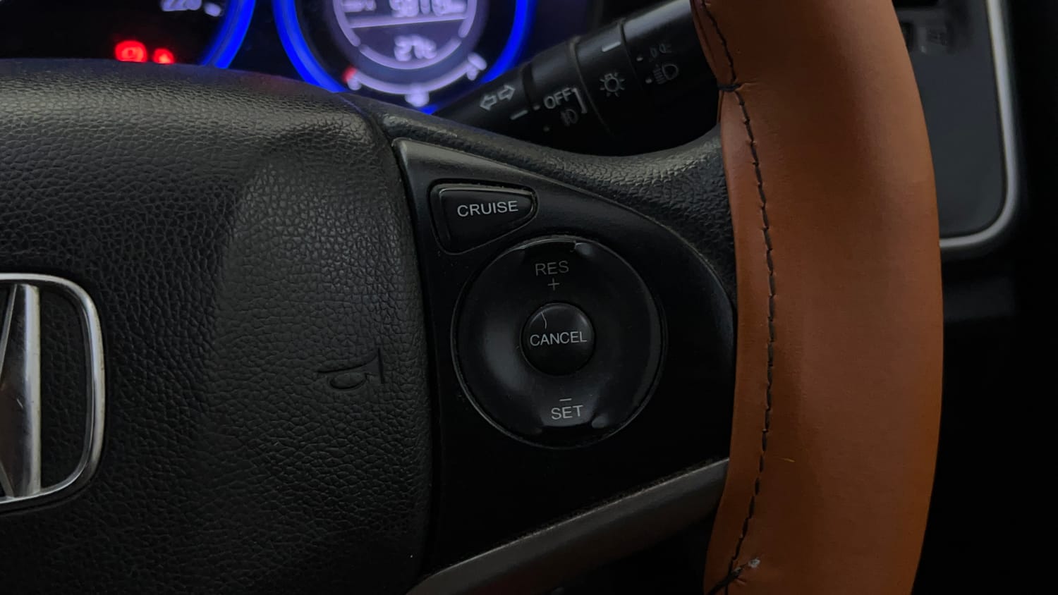 Used 2015 Honda City V Petrol Manual top_features Cruise control