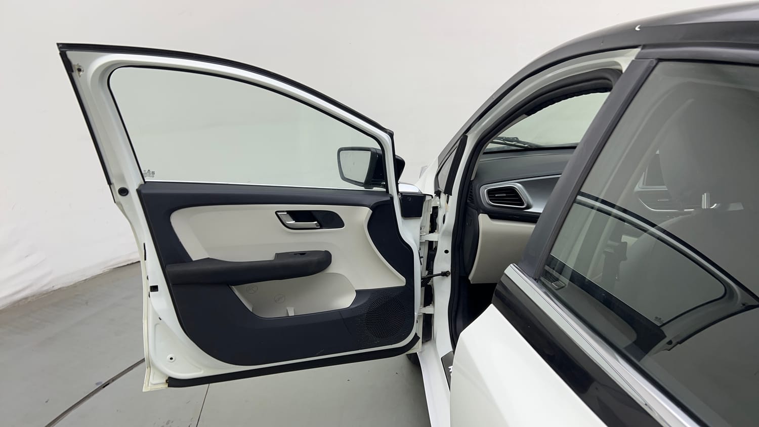 Used 2022 Tata Altroz XZ Petrol Petrol Manual interior LEFT FRONT DOOR OPEN VIEW