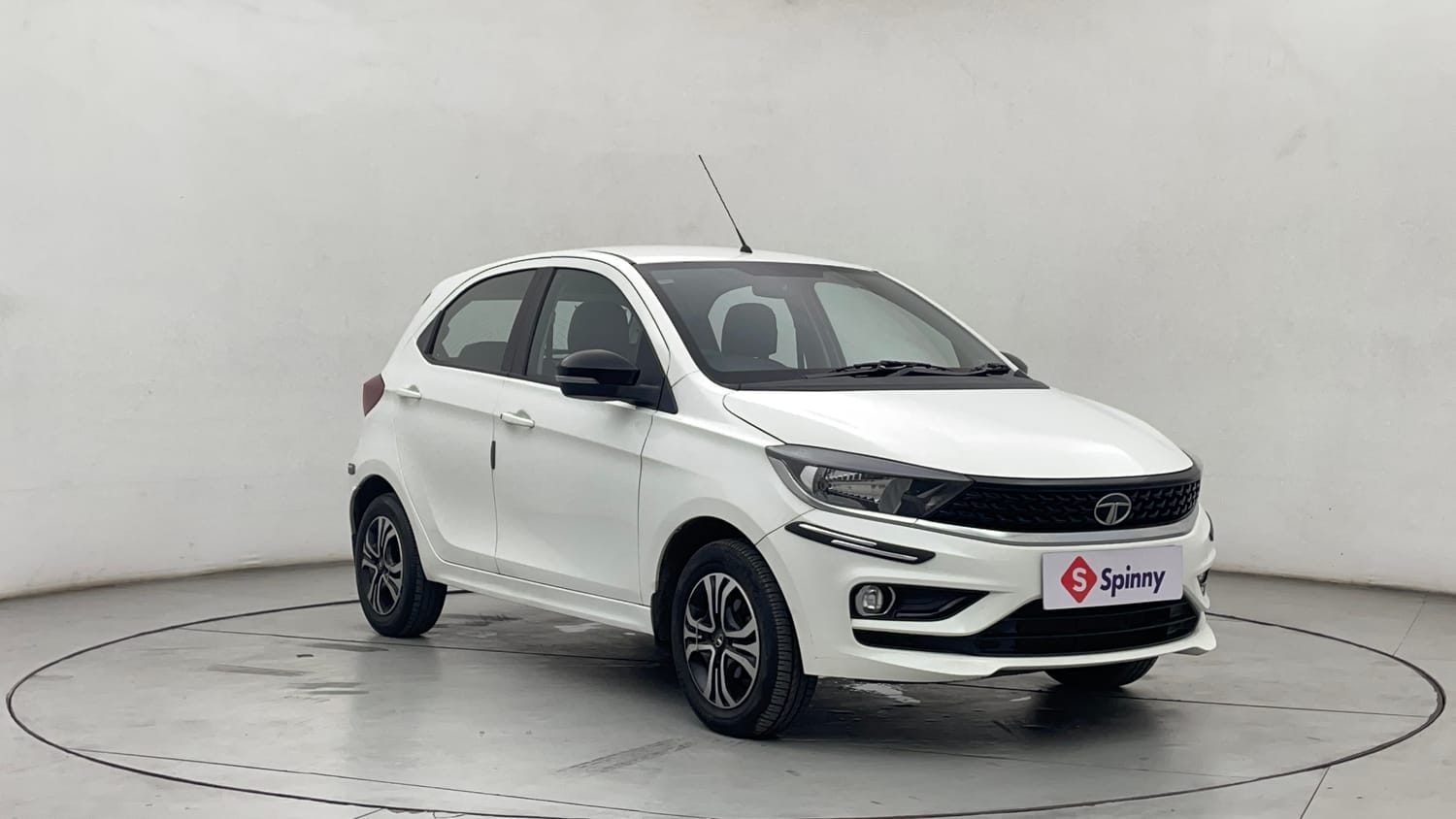 Used 2022 Tata Tiago XZ Petrol Manual exterior RIGHT FRONT CORNER VIEW