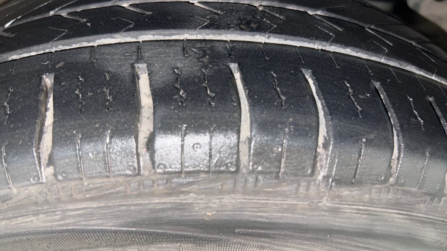 Used 2015 Honda City V Petrol Manual tyres RIGHT FRONT TYRE TREAD VIEW