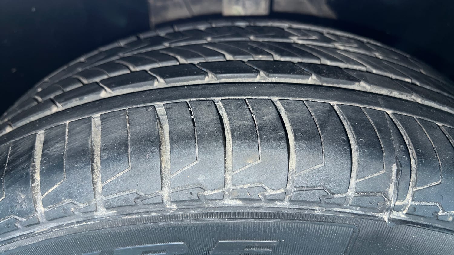 Used 2022 Tata Altroz XZ Petrol Petrol Manual tyres RIGHT FRONT TYRE TREAD VIEW