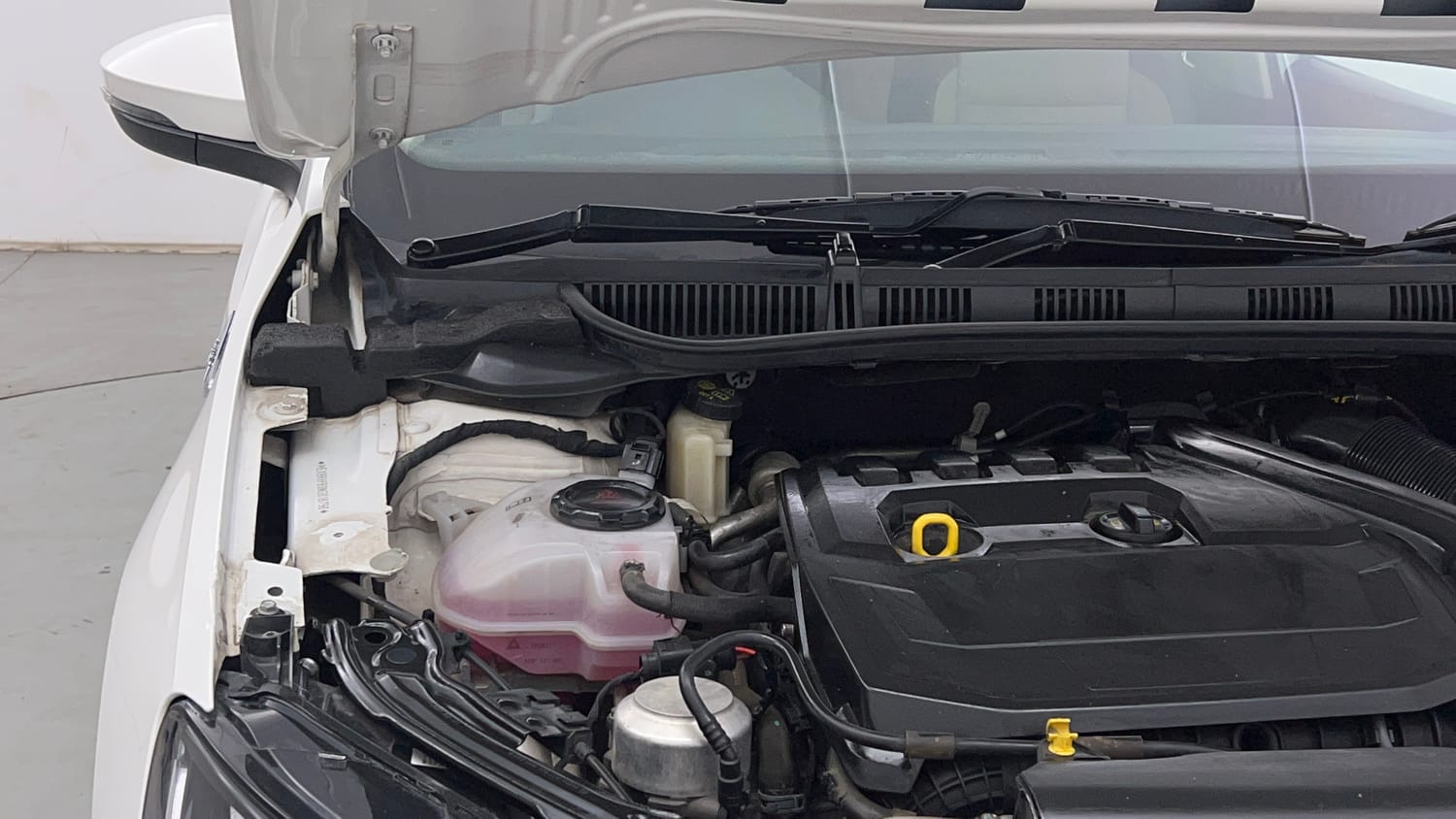 Used 2022 Skoda Slavia Style 1.5L TSI DSG Petrol Automatic engine ENGINE RIGHT SIDE HINGE & APRON VIEW