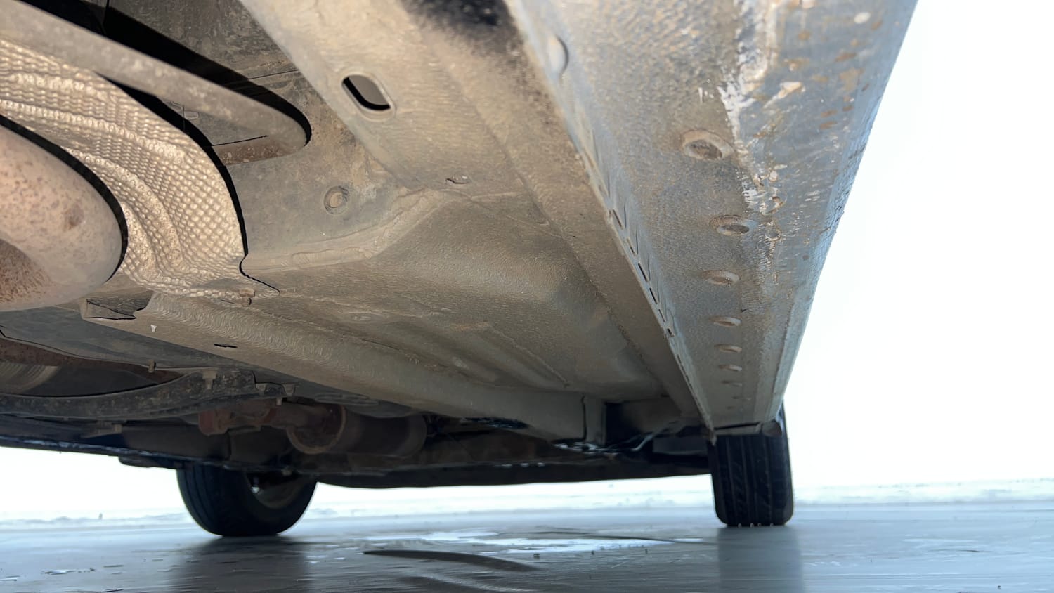 Used 2016 Ford Figo Titanium 1.2 Ti-VCT Petrol Manual extra REAR RIGHT UNDERBODY VIEW
