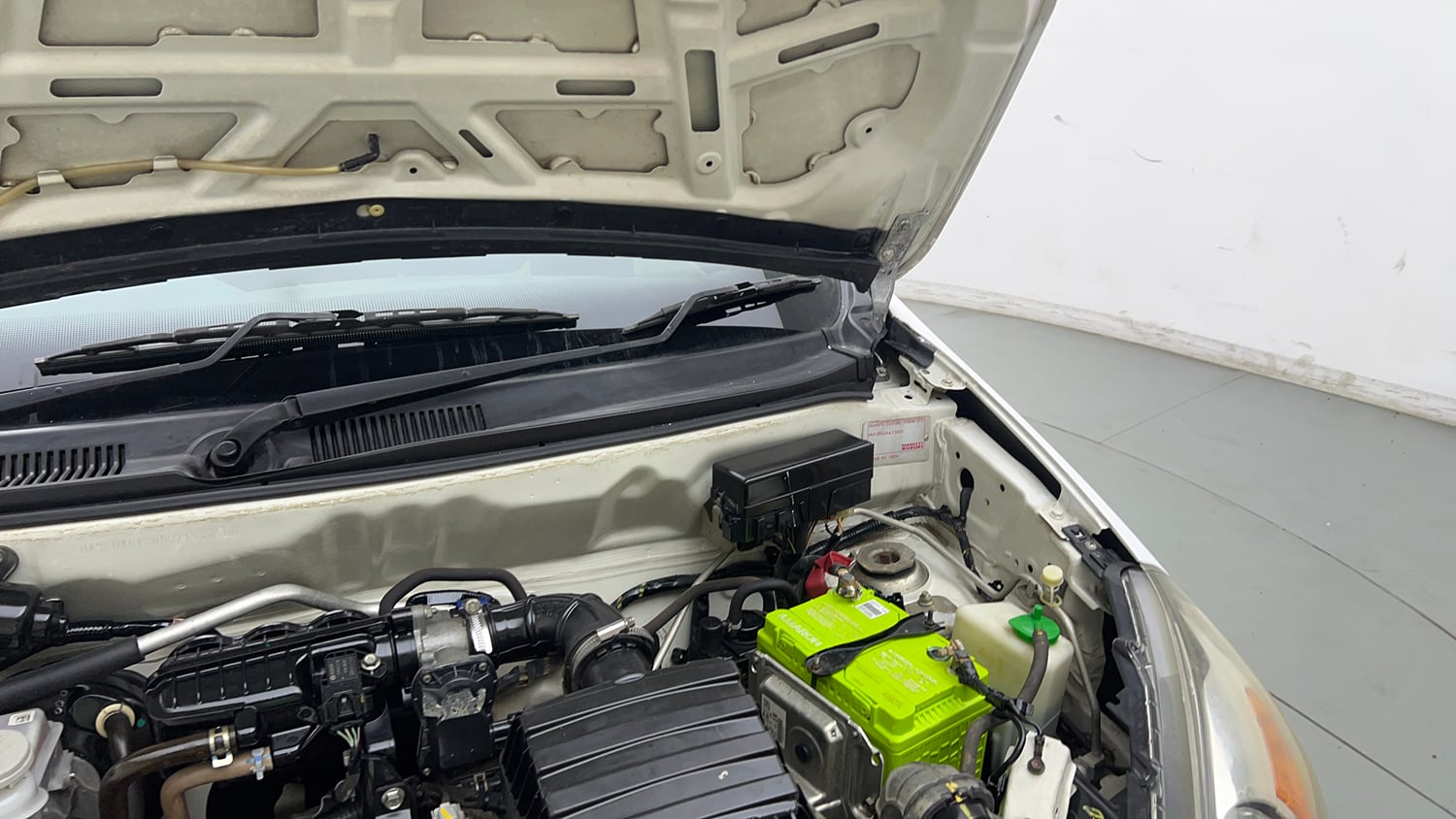 Used 2021 Maruti Suzuki Alto 800 VXi Petrol Manual engine ENGINE LEFT SIDE HINGE & APRON VIEW