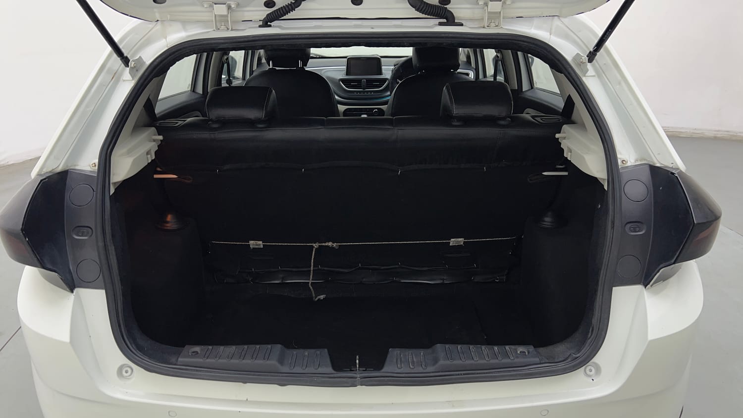 Used 2022 Tata Altroz XZ Petrol Petrol Manual interior DICKY INSIDE VIEW