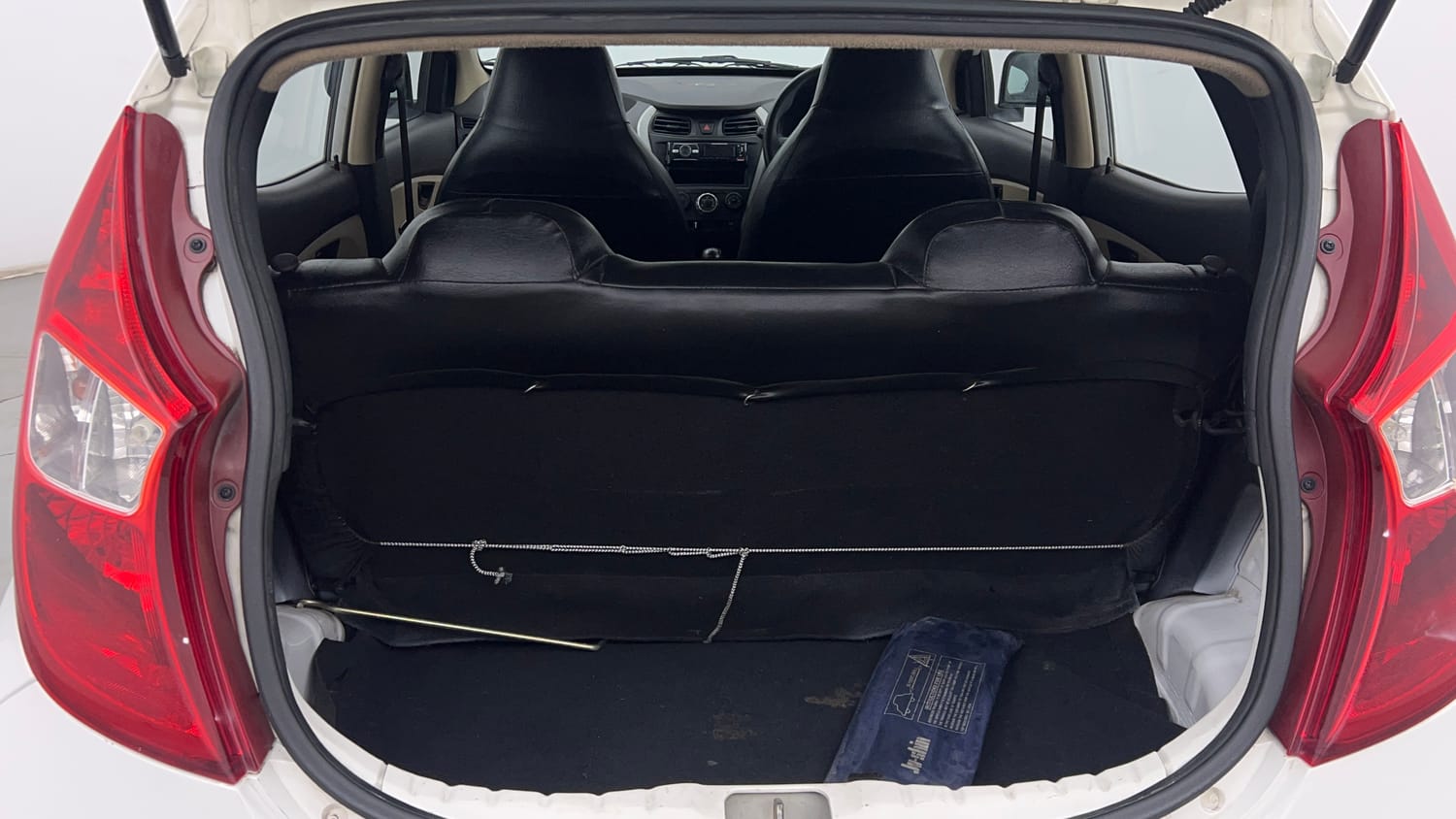 Used 2014 Hyundai Eon Era + Petrol Manual interior DICKY INSIDE VIEW