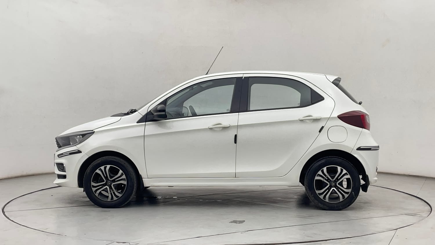 Used 2022 Tata Tiago XZ Petrol Manual exterior LEFT SIDE VIEW