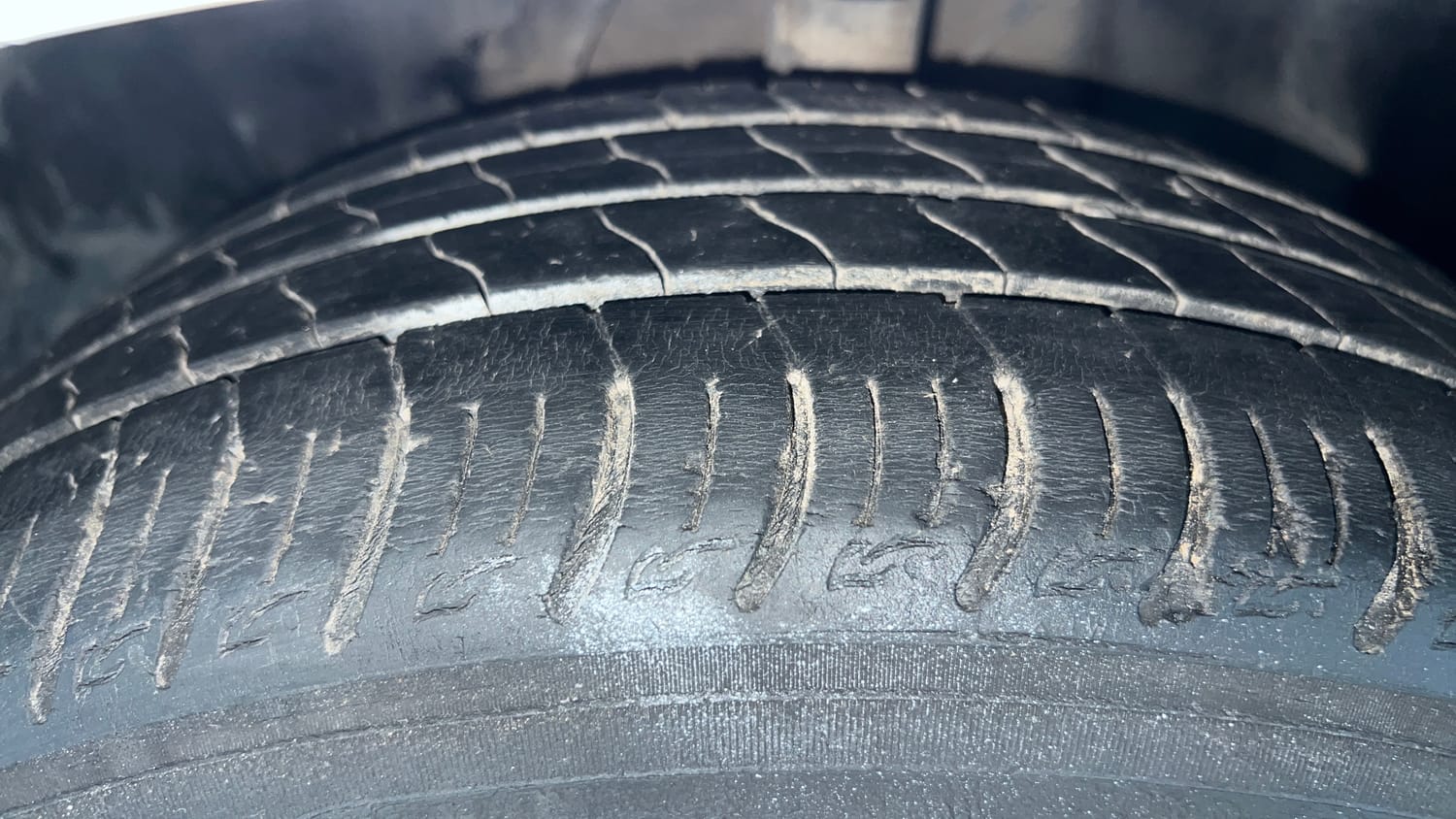 Used 2022 Tata Altroz XZ Petrol Petrol Manual tyres LEFT FRONT TYRE TREAD VIEW