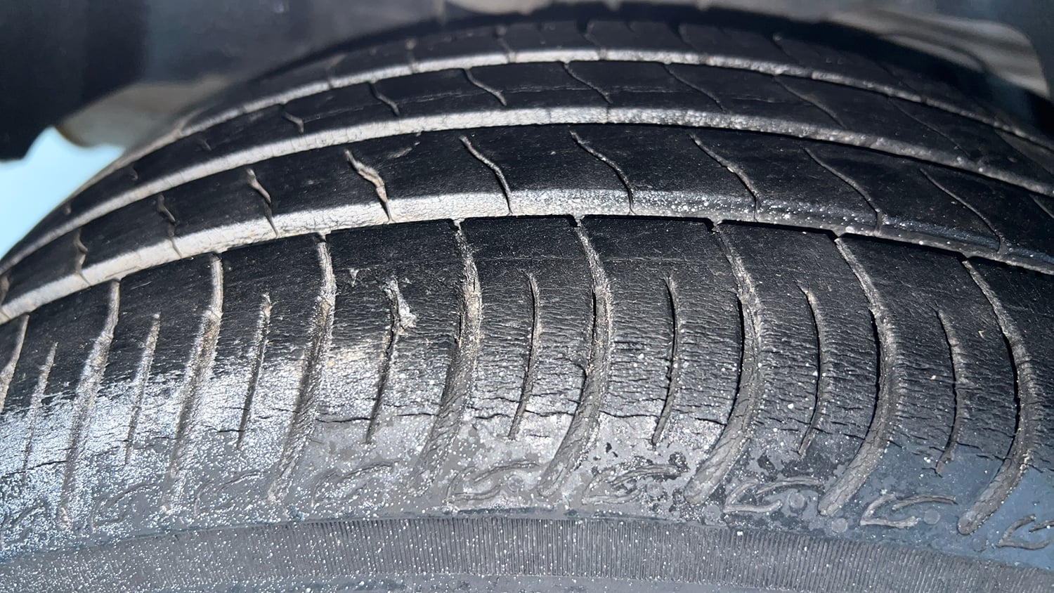 Used 2016 Ford Figo Titanium 1.2 Ti-VCT Petrol Manual tyres RIGHT REAR TYRE TREAD VIEW