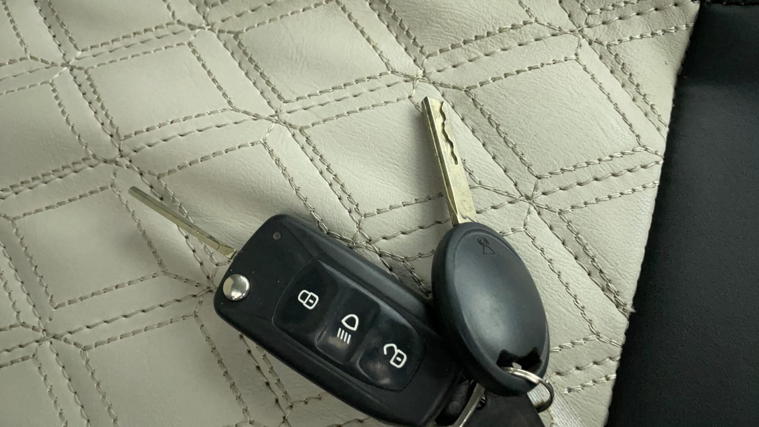Used 2022 Tata Tiago XZ Petrol Manual extra CAR KEY VIEW