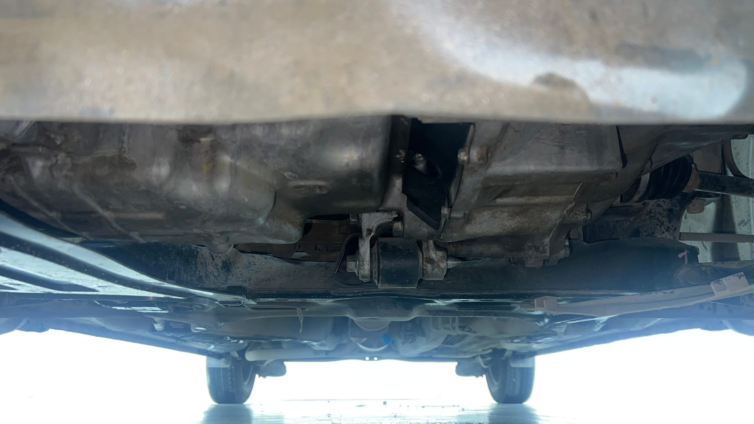 Used 2016 Honda Amaze 1.2 SX i-VTEC Petrol Manual extra FRONT LEFT UNDERBODY VIEW