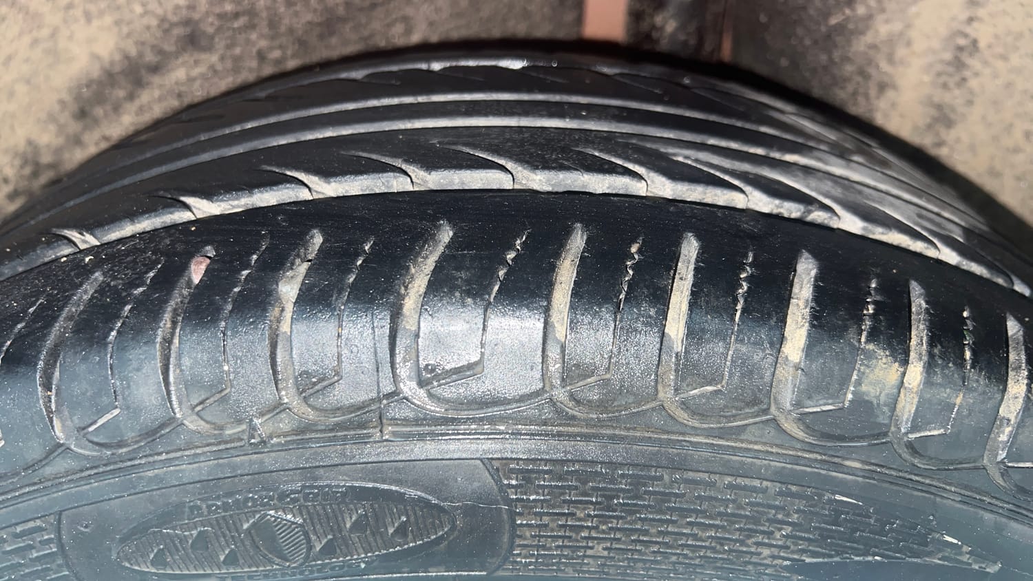 Used 2014 Ford EcoSport Titanium 1.5 Ti-VCT Petrol Manual tyres LEFT REAR TYRE TREAD VIEW