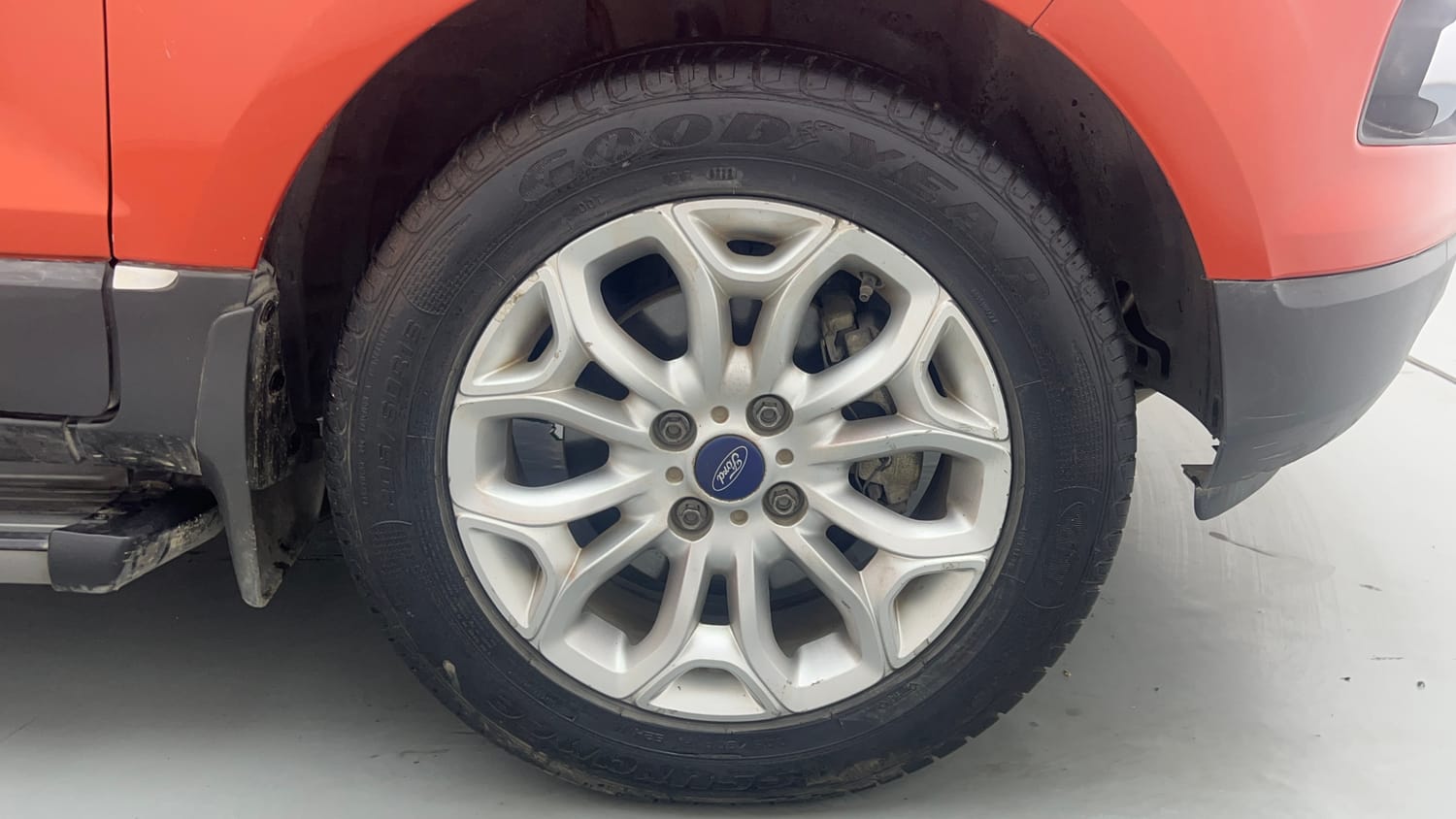 Used 2014 Ford EcoSport Titanium 1.5 Ti-VCT Petrol Manual tyres RIGHT FRONT TYRE RIM VIEW