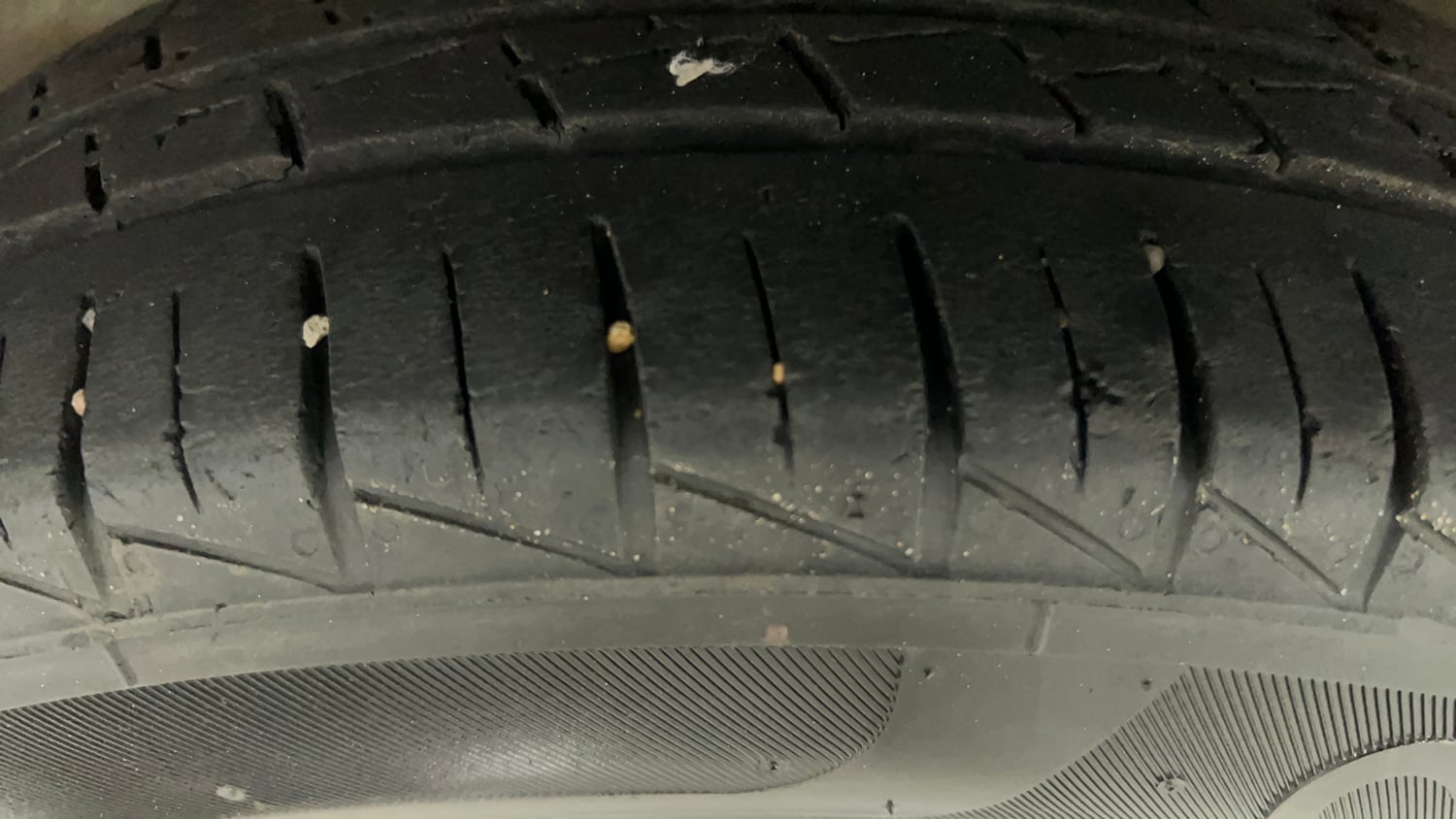 Used 2021 Maruti Suzuki Alto 800 LXi Petrol Manual tyres LEFT FRONT TYRE TREAD VIEW