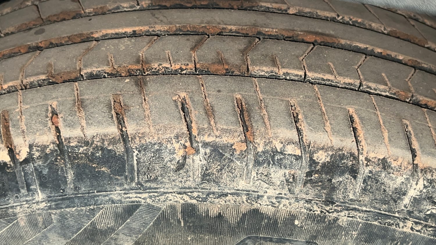 Used 2019 hyundai Venue S 1.0 Turbo Petrol Petrol Manual tyres RIGHT FRONT TYRE TREAD VIEW