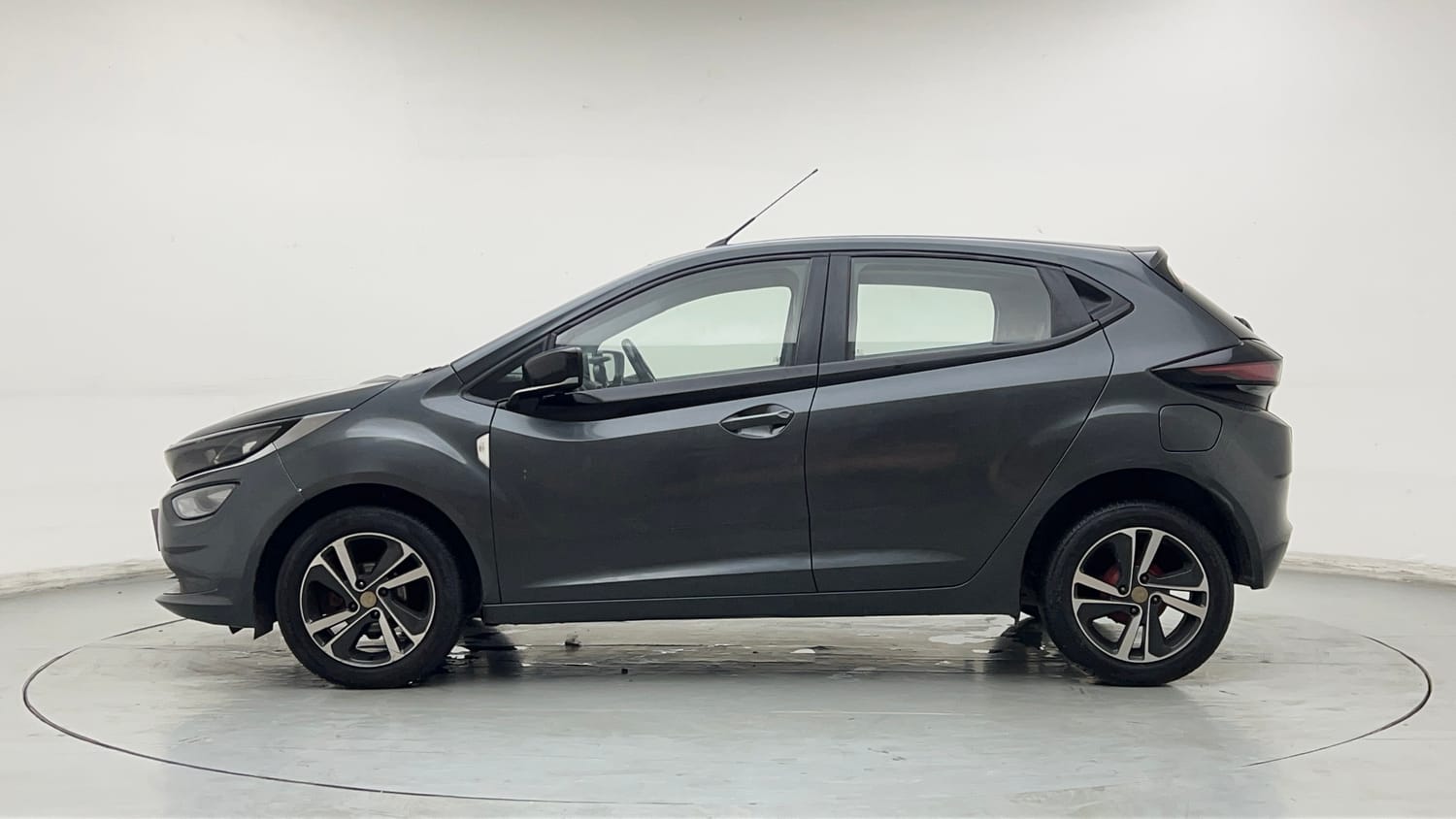 2020 Tata Altroz XZ Petrol-1