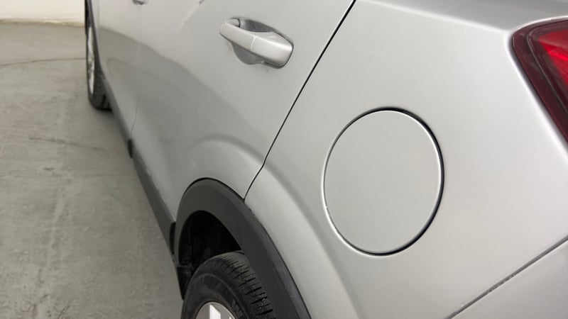 Used 2020 Mahindra XUV 300 W8 1.2 Petrol Petrol Manual dents MINOR DENT