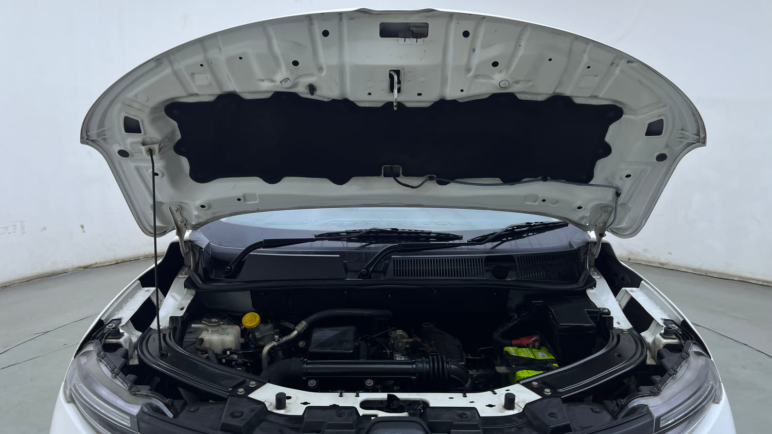 Used 2024 Renault Kiger RXT AMT Petrol Automatic engine ENGINE & BONNET OPEN FRONT VIEW