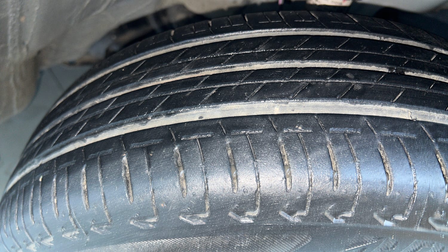 Used 2023 Honda Amaze S 1.2 Petrol CVT Petrol Automatic tyres RIGHT FRONT TYRE TREAD VIEW