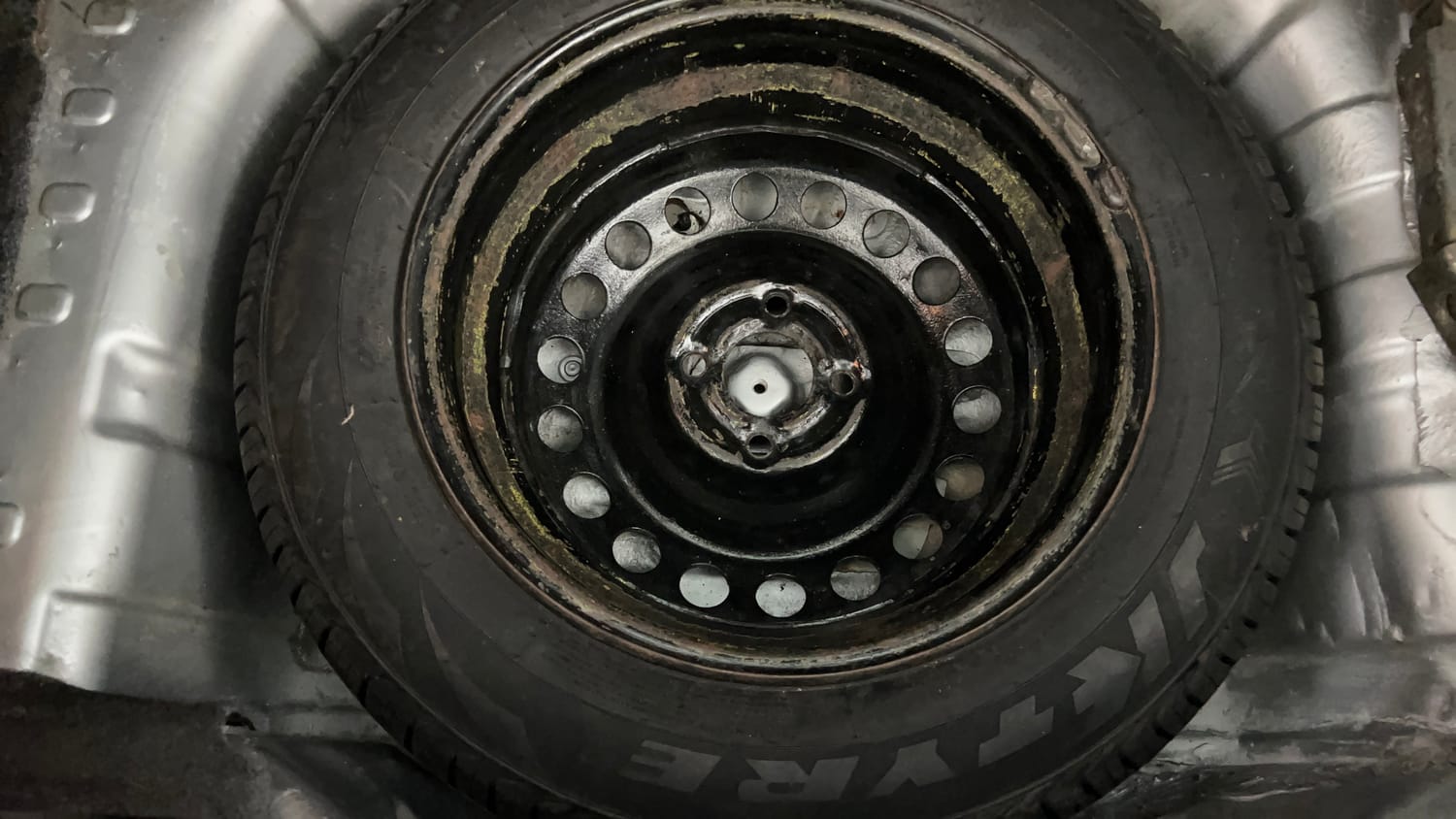Used 2019 Mahindra KUV100 K8 D 6 STR Diesel Manual tyres SPARE TYRE VIEW