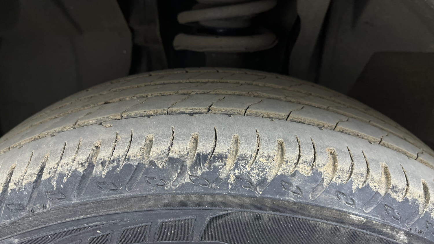 Used 2024 Renault Kiger RXT AMT Petrol Automatic tyres LEFT FRONT TYRE TREAD VIEW