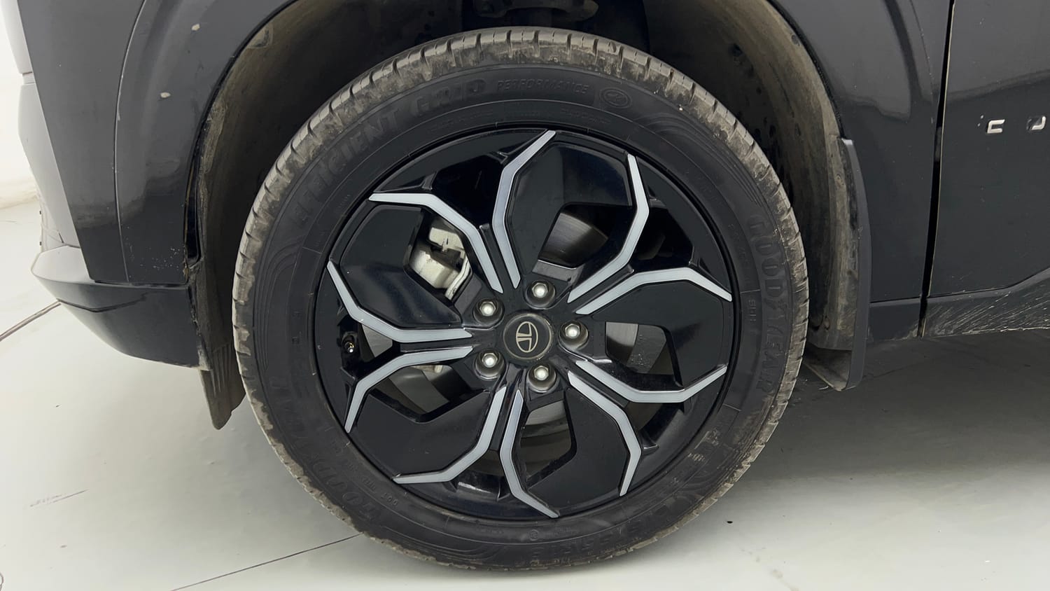 2025 Tata Curvv Accomplished Plus A 1.5 Kryojet Diesel 7DCA Dark Edition-34