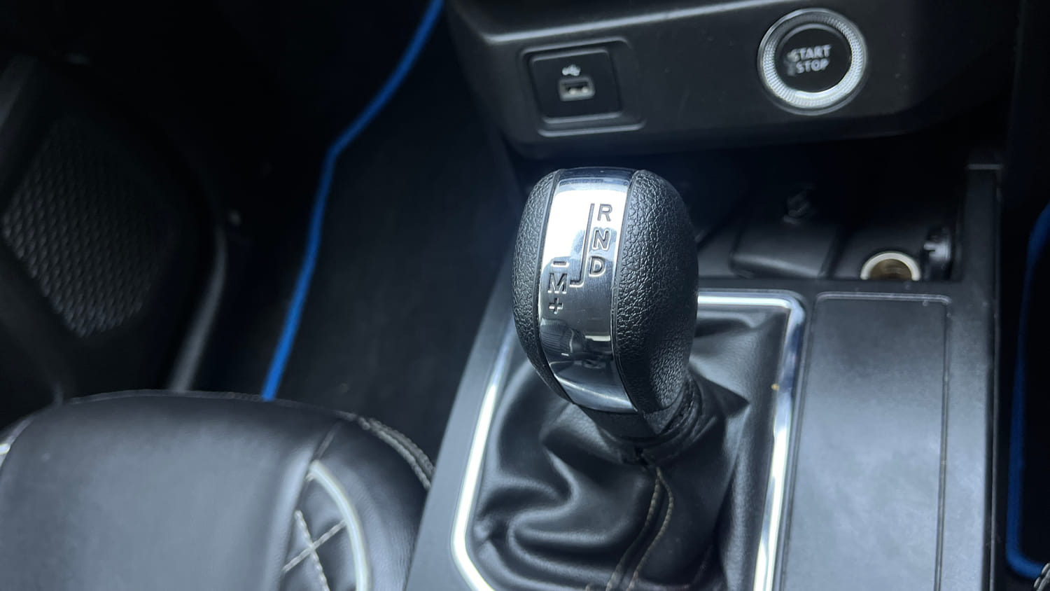 Used 2024 Renault Kiger RXT AMT Petrol Automatic interior GEAR  KNOB VIEW