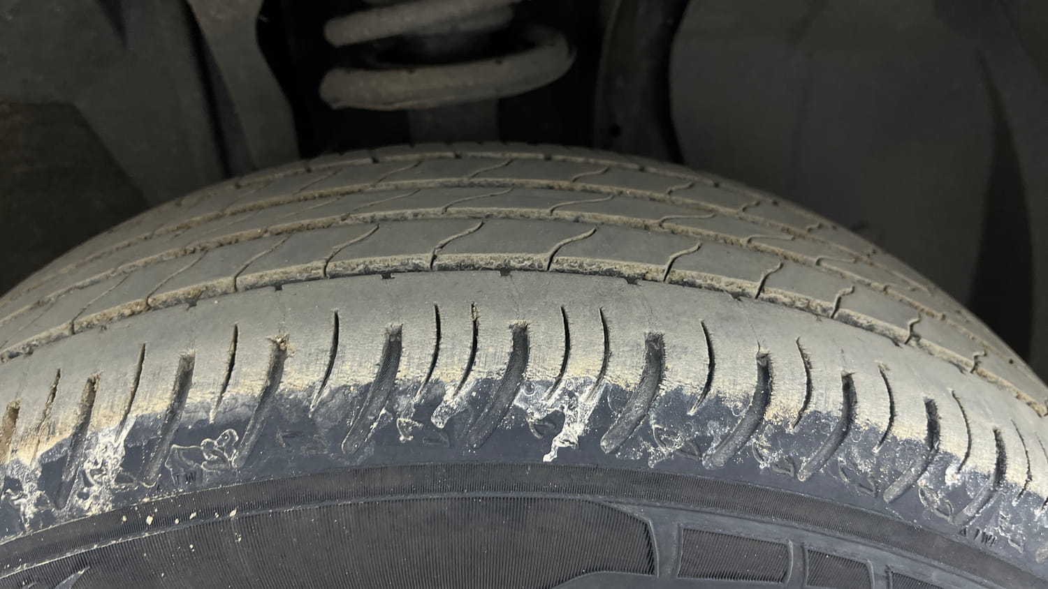 Used 2024 Renault Kiger RXT AMT Petrol Automatic tyres RIGHT FRONT TYRE TREAD VIEW