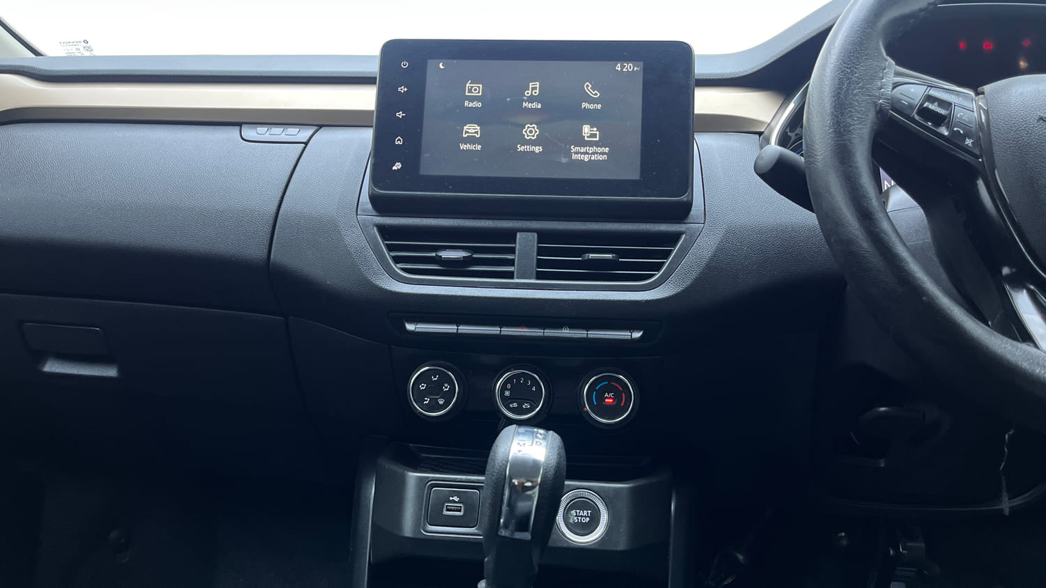 Used 2024 Renault Kiger RXT AMT Petrol Automatic interior MUSIC SYSTEM & AC CONTROL VIEW