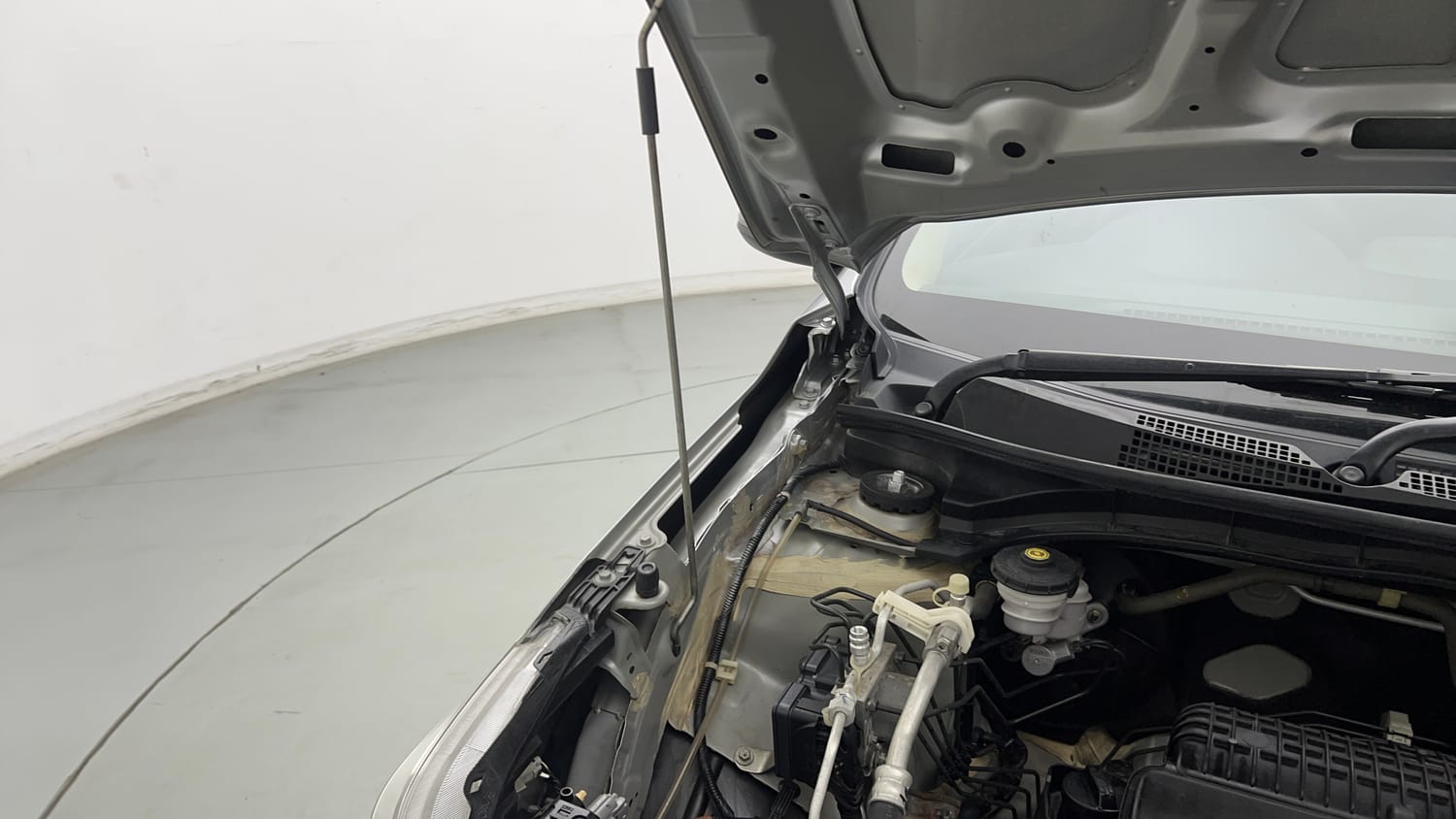 Used 2023 Honda Amaze S 1.2 Petrol CVT Petrol Automatic engine ENGINE RIGHT SIDE HINGE & APRON VIEW