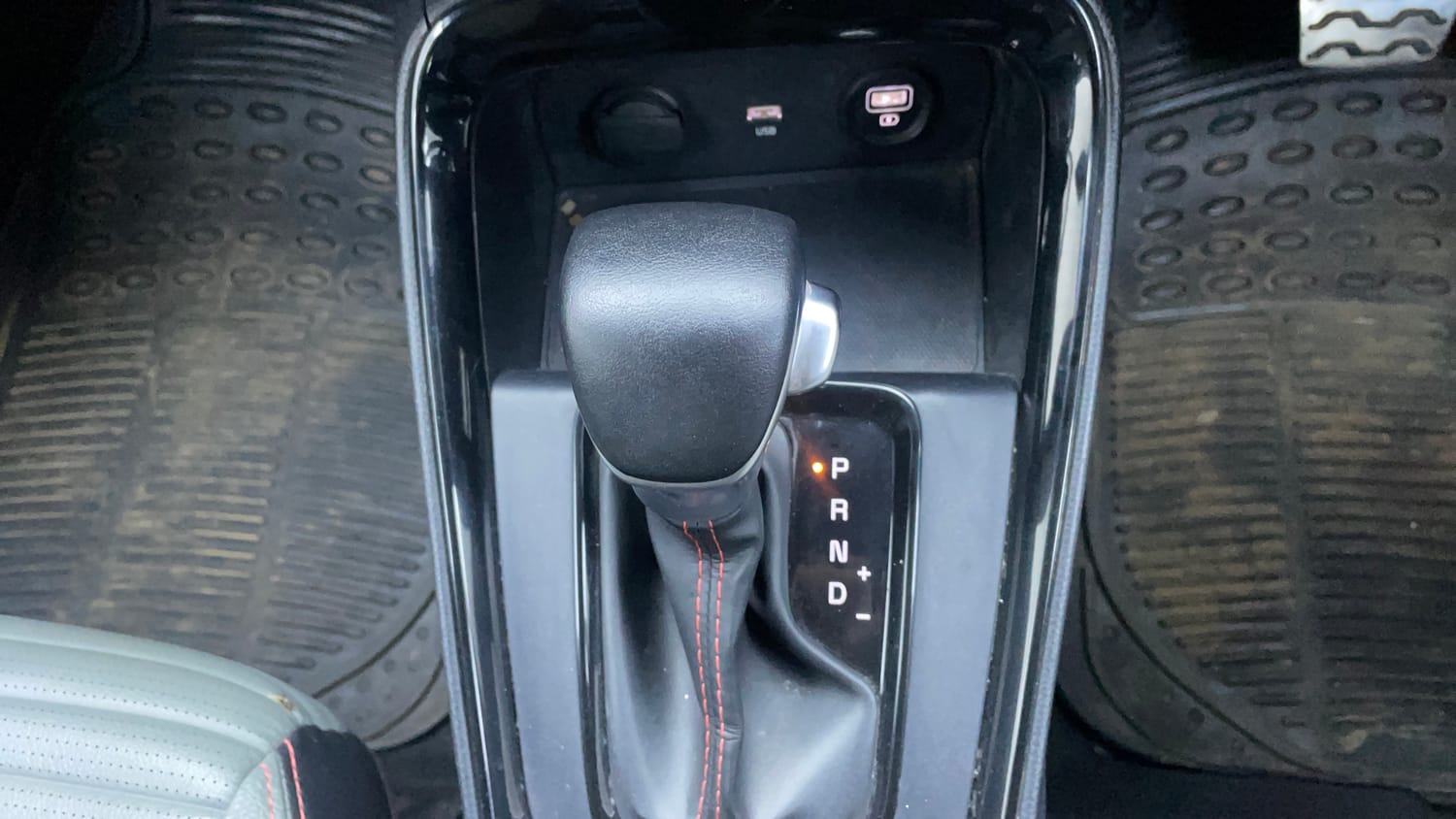 Used 2023 Kia Sonet X Line 1.5 Diesel AT Diesel Automatic interior GEAR  KNOB VIEW