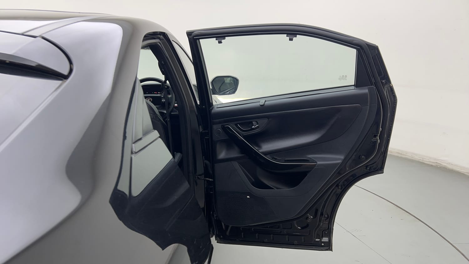 2025 Tata Curvv Accomplished Plus A 1.5 Kryojet Diesel 7DCA Dark Edition-20