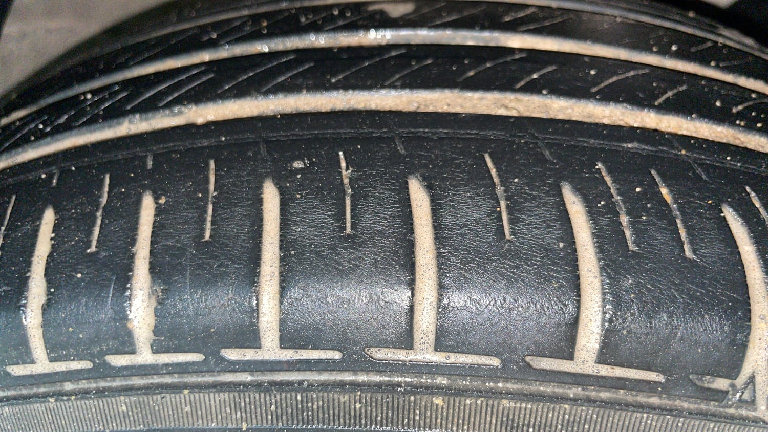 Used 2015 Volkswagen Vento Highline Diesel AT Diesel Automatic tyres RIGHT FRONT TYRE TREAD VIEW