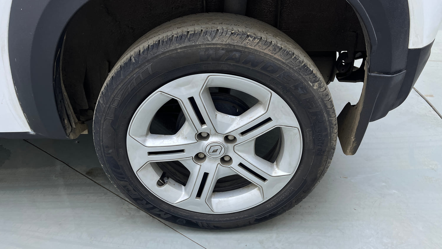 Used 2024 Renault Kiger RXT AMT Petrol Automatic tyres LEFT REAR TYRE RIM VIEW