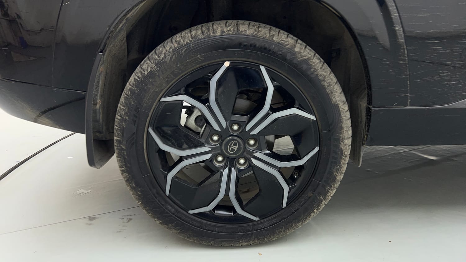 2025 Tata Curvv Accomplished Plus A 1.5 Kryojet Diesel 7DCA Dark Edition-33