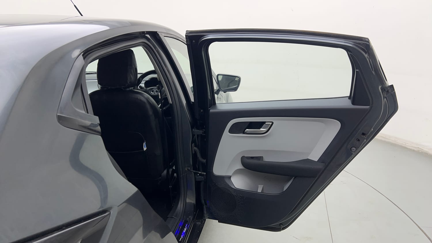 2020 Tata Altroz XZ Petrol-20
