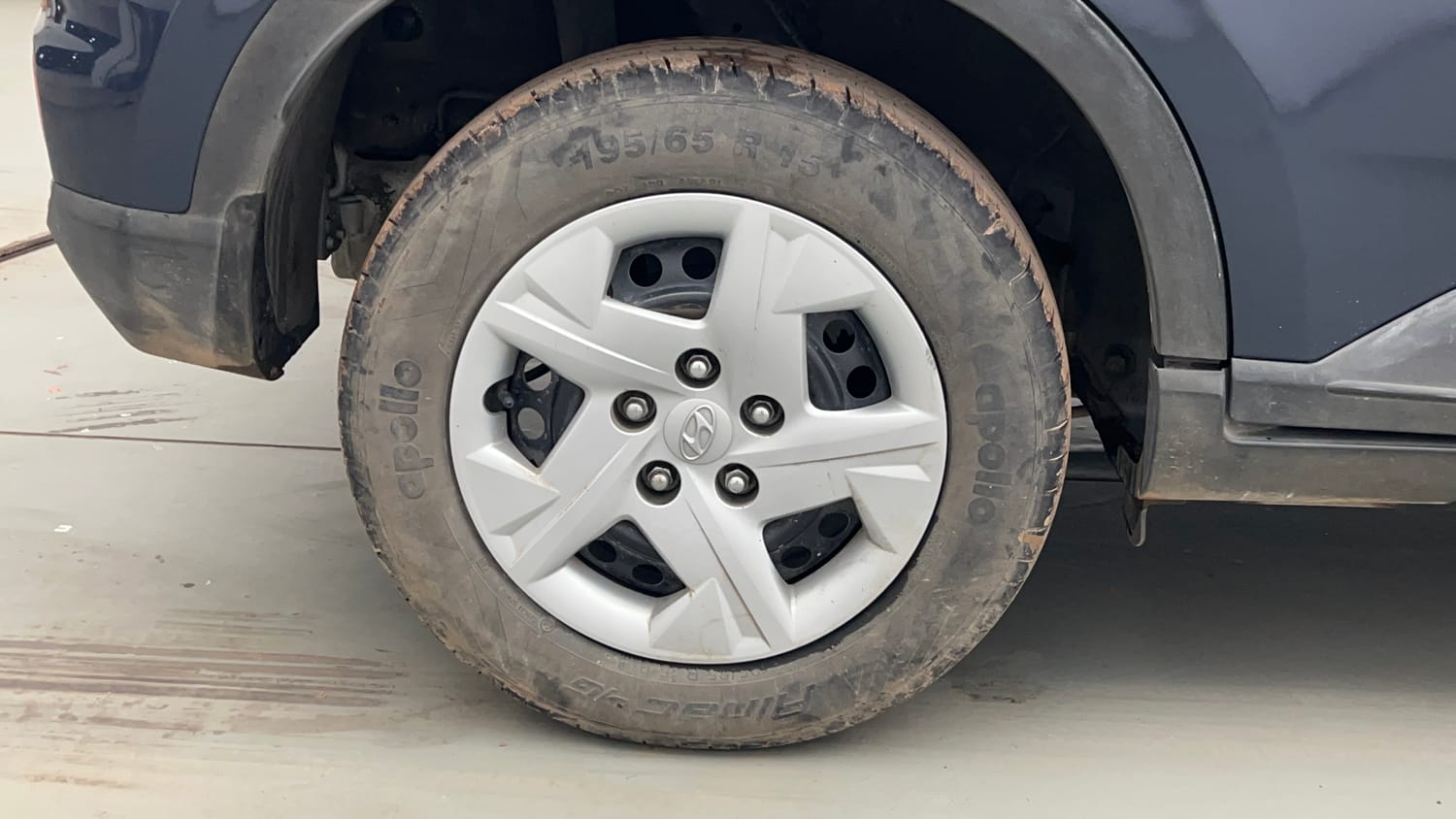 Used 2019 hyundai Venue S 1.0 Turbo Petrol Petrol Manual tyres RIGHT REAR TYRE RIM VIEW