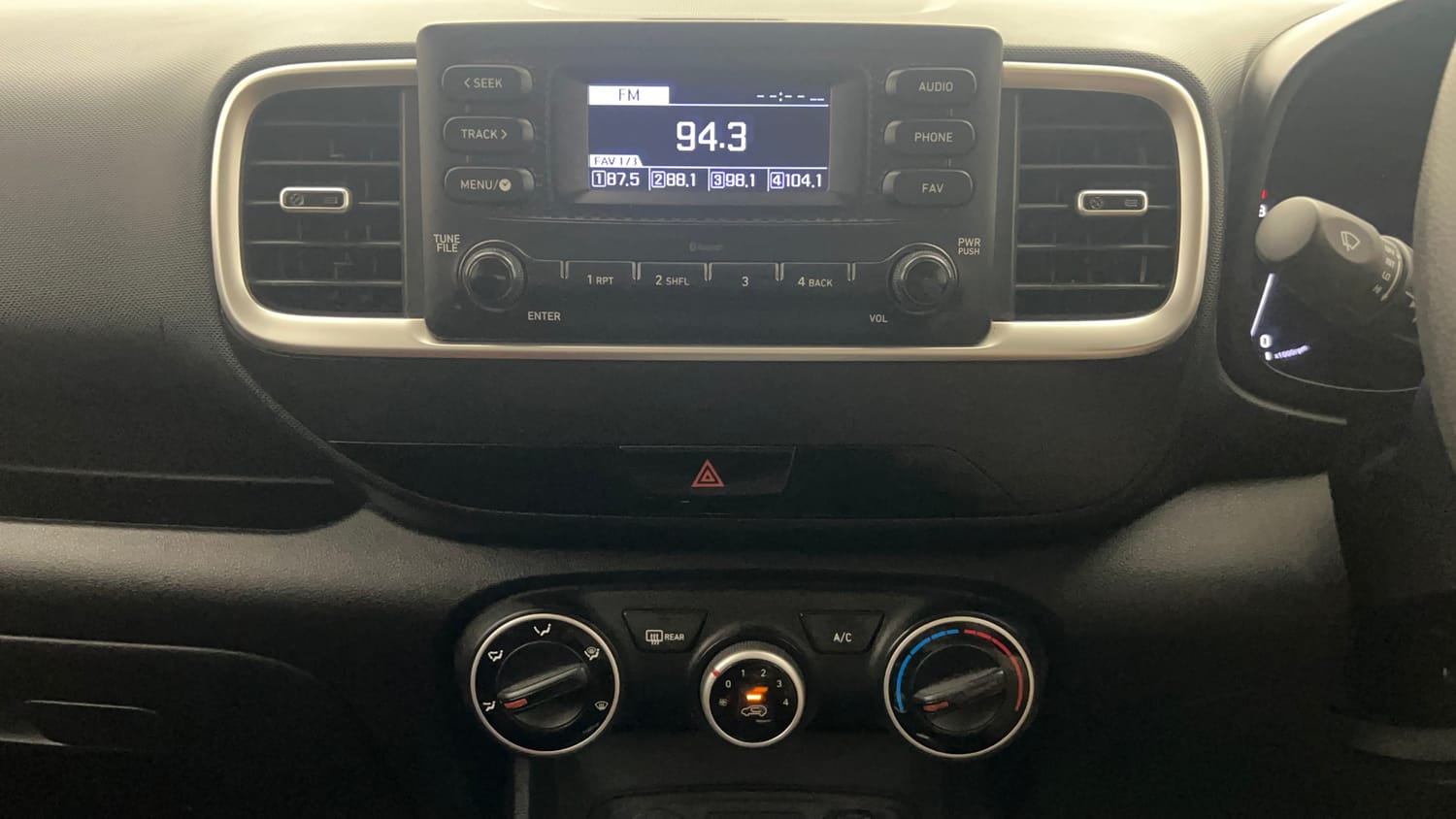 Used 2019 hyundai Venue S 1.0 Turbo Petrol Petrol Manual interior MUSIC SYSTEM & AC CONTROL VIEW