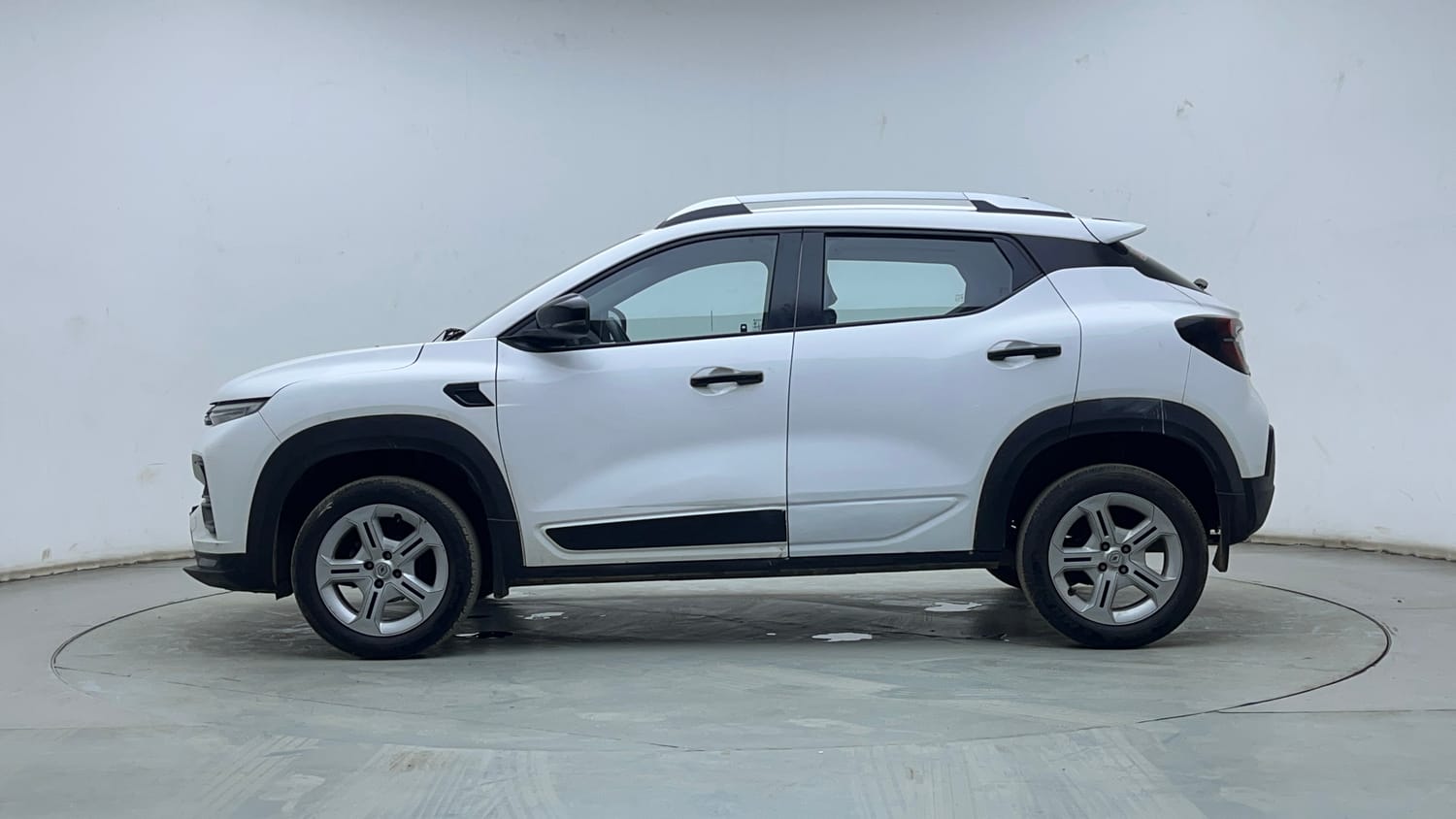 Used 2024 Renault Kiger RXT AMT Petrol Automatic exterior LEFT SIDE VIEW