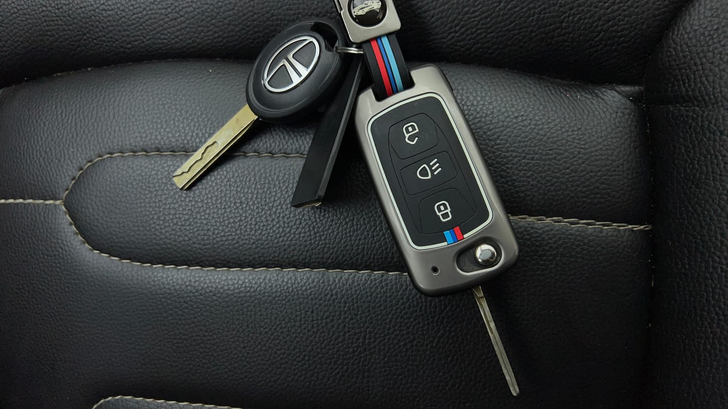 Used 2022 Tata Tiago XZ Plus CNG Cng Manual extra CAR KEY VIEW
