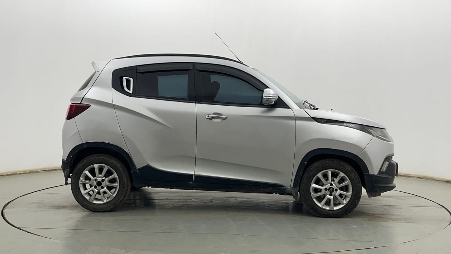 Used 2019 Mahindra KUV100 K8 D 6 STR Diesel Manual exterior RIGHT SIDE VIEW