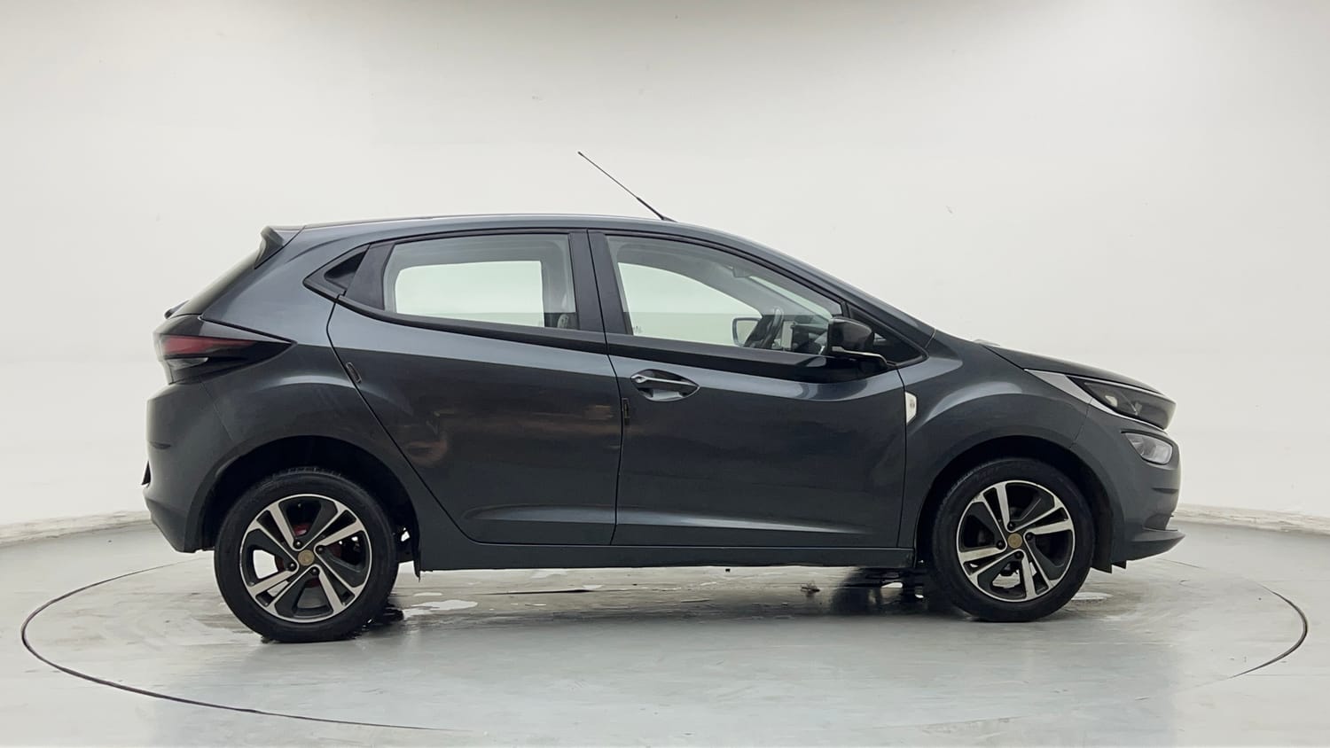 2020 Tata Altroz XZ Petrol-5
