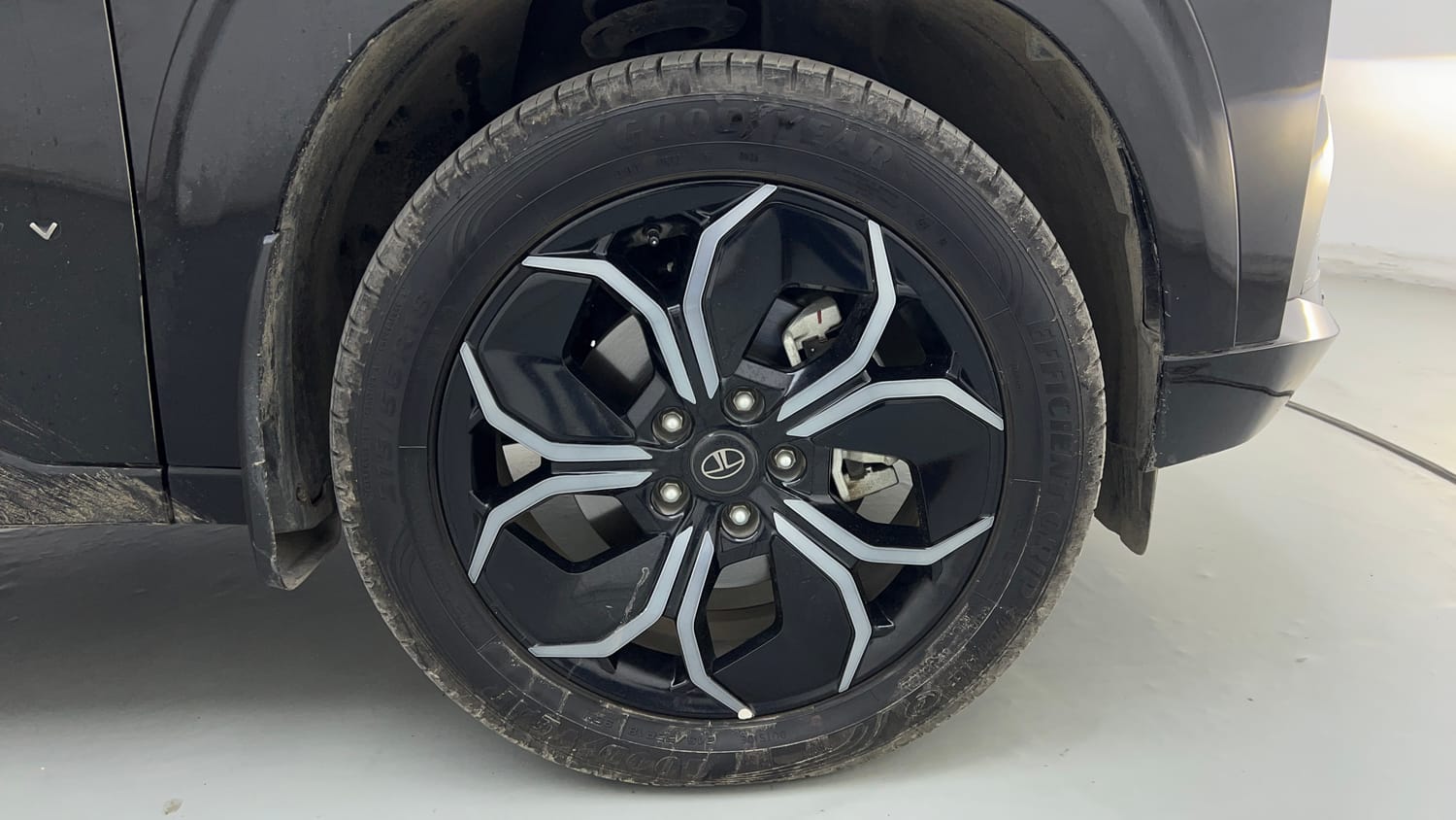2025 Tata Curvv Accomplished Plus A 1.5 Kryojet Diesel 7DCA Dark Edition-32