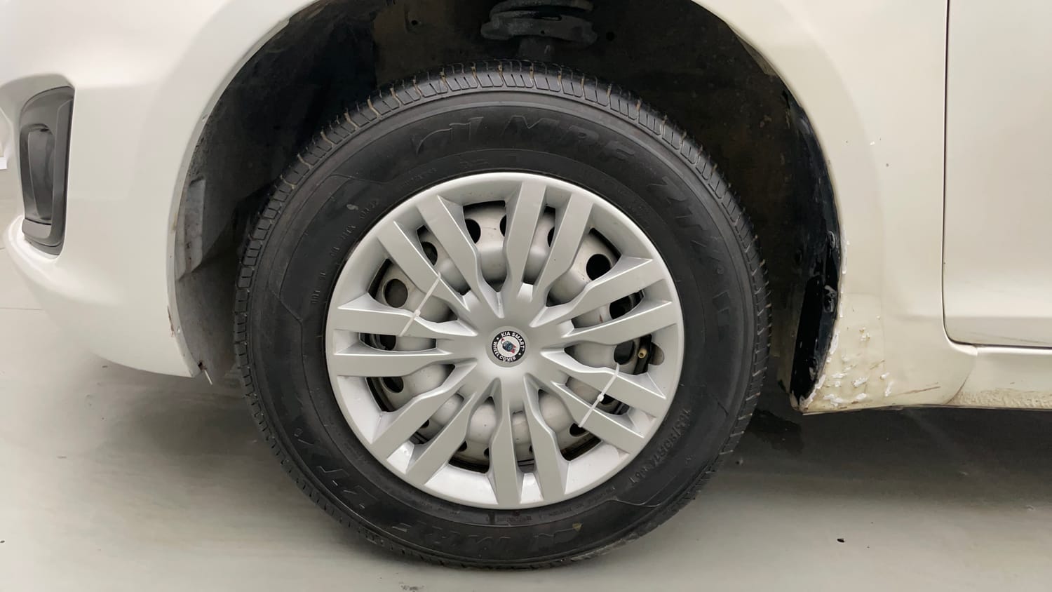Used 2016 Maruti Suzuki Swift Lxi (O) Petrol Manual tyres LEFT FRONT TYRE RIM VIEW